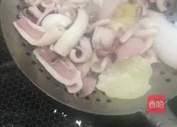Illustration of how to make fried squid with green onions 5