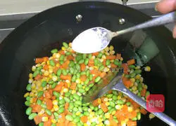 Illustration of how to make stir-fried Sanding (Jin Yu Man Tang) 6