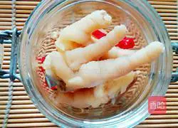 Secret Pickled Pepper Chicken Feet Illustration 12