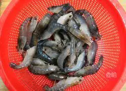 Illustration of how to make finger-sucking prawns with garlic and ginger 2