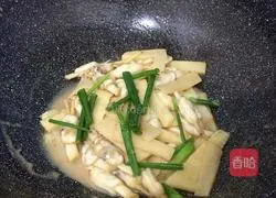 Illustration of how to make fried sea clams with sour bamboo shoots 8