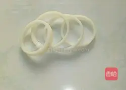 Illustration of how to make poached eggs with tomato sauce 2