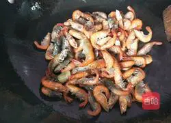 Braised in soy sauce Illustration of how to make shrimp with seeds 4