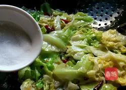 Illustration of how to make stir-fried shredded cabbage 7