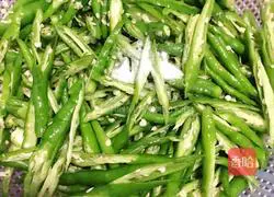 Illustration of how to make twice-cooked pork with hot pepper 3