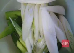 Illustration of how to make fried squid with double pepper and green onion 4