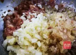 Illustration of how to make crispy chicken rolls 5