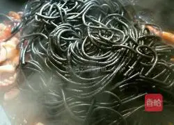 Illustration of how to make pasta (fresh squid noodles) 10