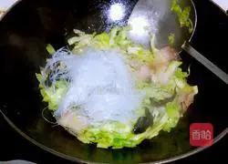 Illustration of how to make twice-cooked pork with cabbage and vermicelli 8