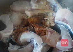  Illustration of how to make braised herring with fermented wine 4