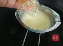 Illustration of how to make matcha mousse 8