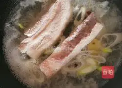 Illustration of how to cook braised pork with oily meat 1