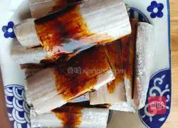 Illustration of how to make sweet and sour hairtail fish segments 2