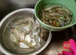 Illustration of how to make boiled shrimp 1