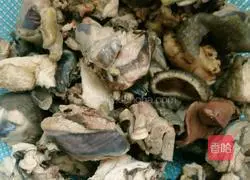 Illustration of how to make spicy pepper and taro chicken 1