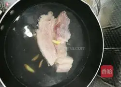 Illustration of how to make braised pork with potatoes 1