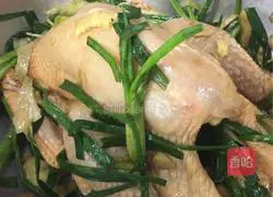 Illustration of how to make ginger, scallion and soy sauce chicken 4