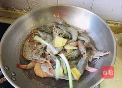 Illustration of how to make salted prawns 1