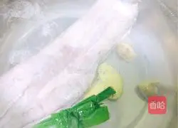 Illustration of how to make garlic and spicy stir-fried twice-cooked pork 2