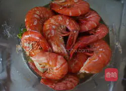 Illustration of how to make beer lemongrass shrimp 6