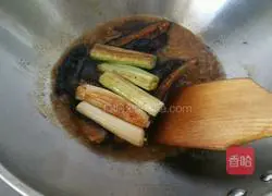 Roast green onions Illustration of how to make sea cucumber 7