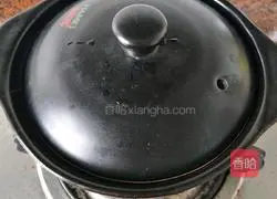 Illustration of how to make enoki mushroom vermicelli stew 10