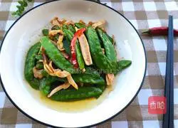 Illustration of how to make fried squid with snow peas 6