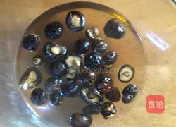 Illustration of how to make steamed chicken with mushrooms 1