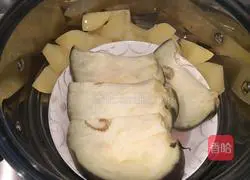 Illustration of how to mix eggplant and mashed potatoes 4