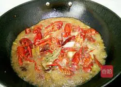 Illustration of braised crayfish in oil 11