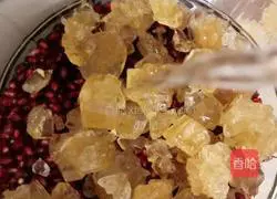 Illustration of how to make pomegranate fruit wine 6