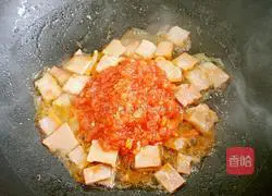 Illustration of how to make tomato and bacon pasta 5