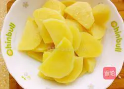 Illustration of how to make mashed potato and shrimp balls 9