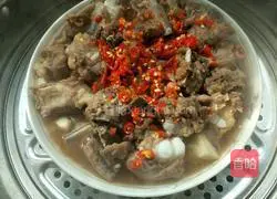 Illustration of how to make steamed pork ribs with taro and chopped pepper 4