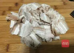 Illustration of how to cook twice-cooked pork with hot peppers 5