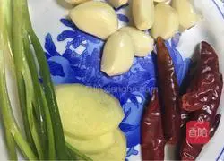 Thirteen-spice lobster recipe illustration 3