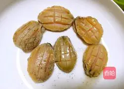 Illustration of how to make abalone and winter melon soup 4