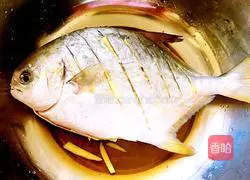 Illustration of how to make steamed white pomfret 5
