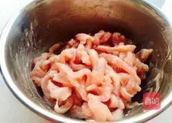 Illustration of how to make fish-flavored shredded pork 4