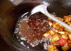 Illustration of how to make Jingkou twice-cooked pork 5