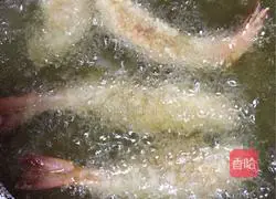 Illustration of how to make golden anchovy shrimp 11