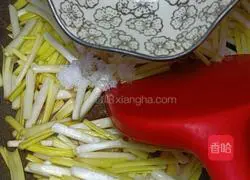 Illustration of how to make fried squid tentacles with garlic yellow 12