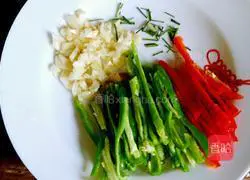 Illustration of how to stir-fry eggplant shreds 4