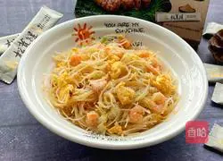 Illustration of how to make stir-fried vermicelli with cabbage and eggs 17