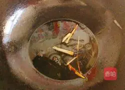 Illustration of how to make fat sausage 1