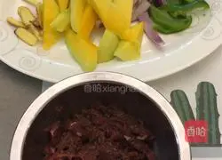 Mango Fried Beef Recipe Illustration 3