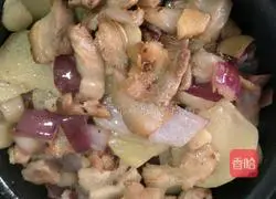 Illustration of making twice-cooked pork with dry pot potatoes 10