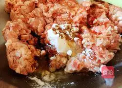 Illustration of how to make fried rolls 8