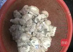 Illustration of how to make mutton stewed radish 1