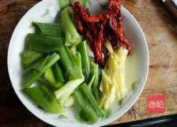 Illustration of how to make spicy crayfish 2